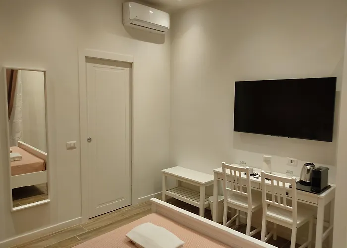 Beplace Holy 招待所 4*